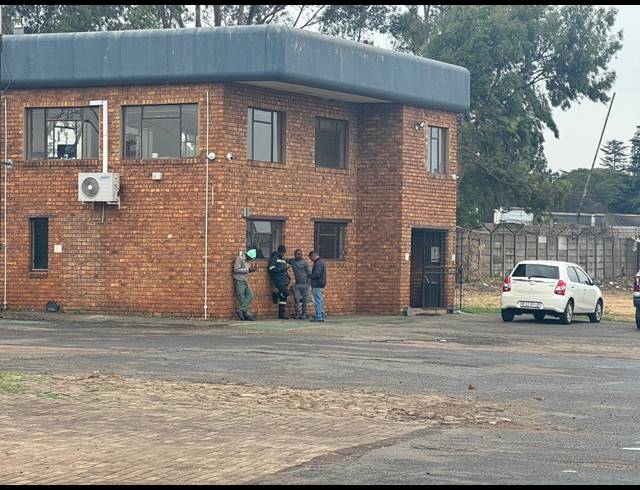 1,250M² BUSINESS TO LET IN MAPLETON